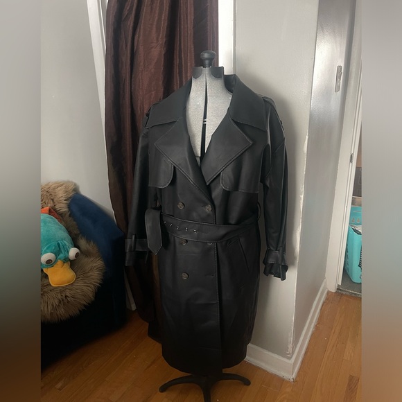 Plus Black Faux Leather Statement Buckle Trench Coat - Picture 5 of 10